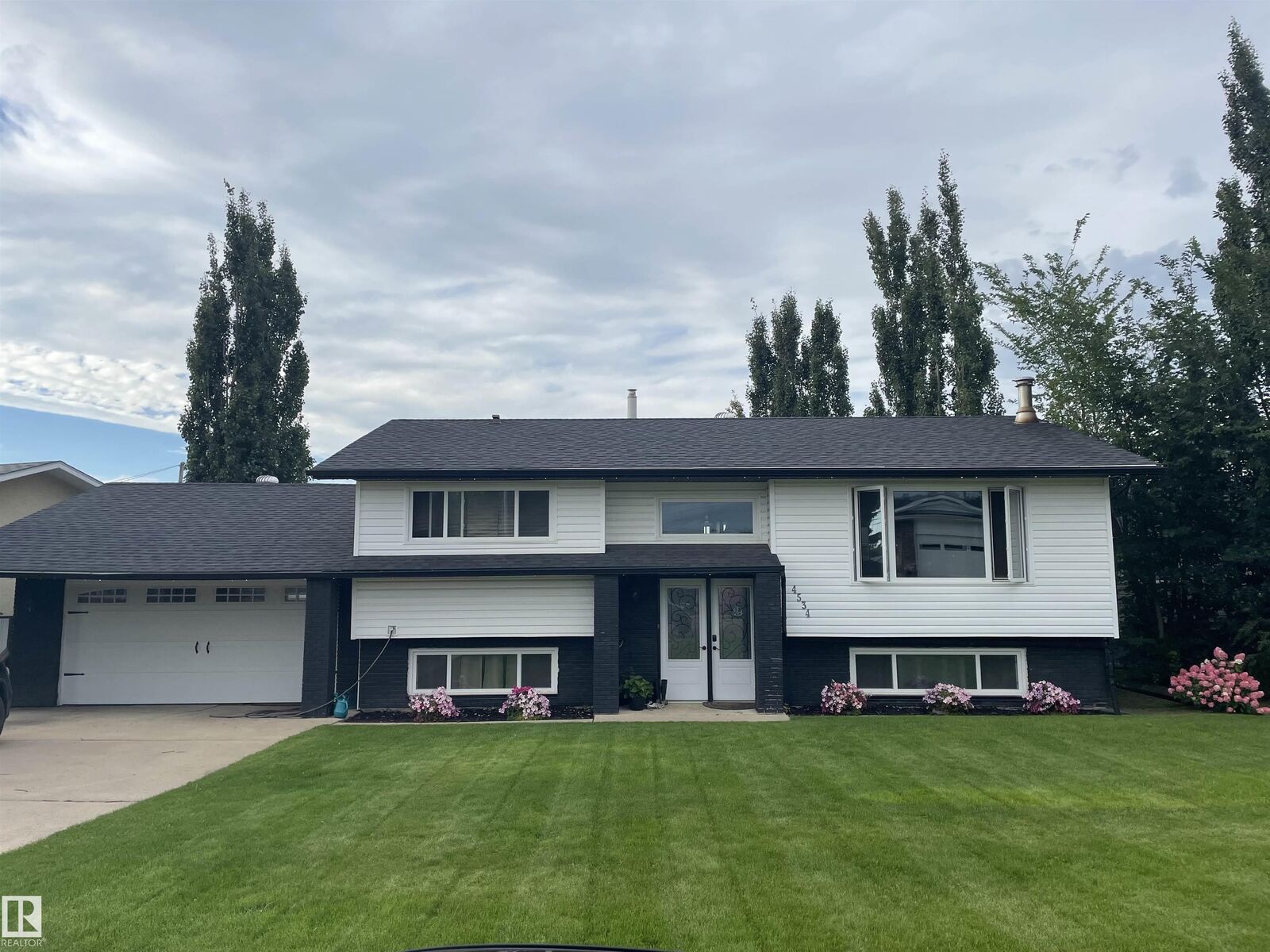 Property Photo: 4534 51 Street AB T9C 1L6