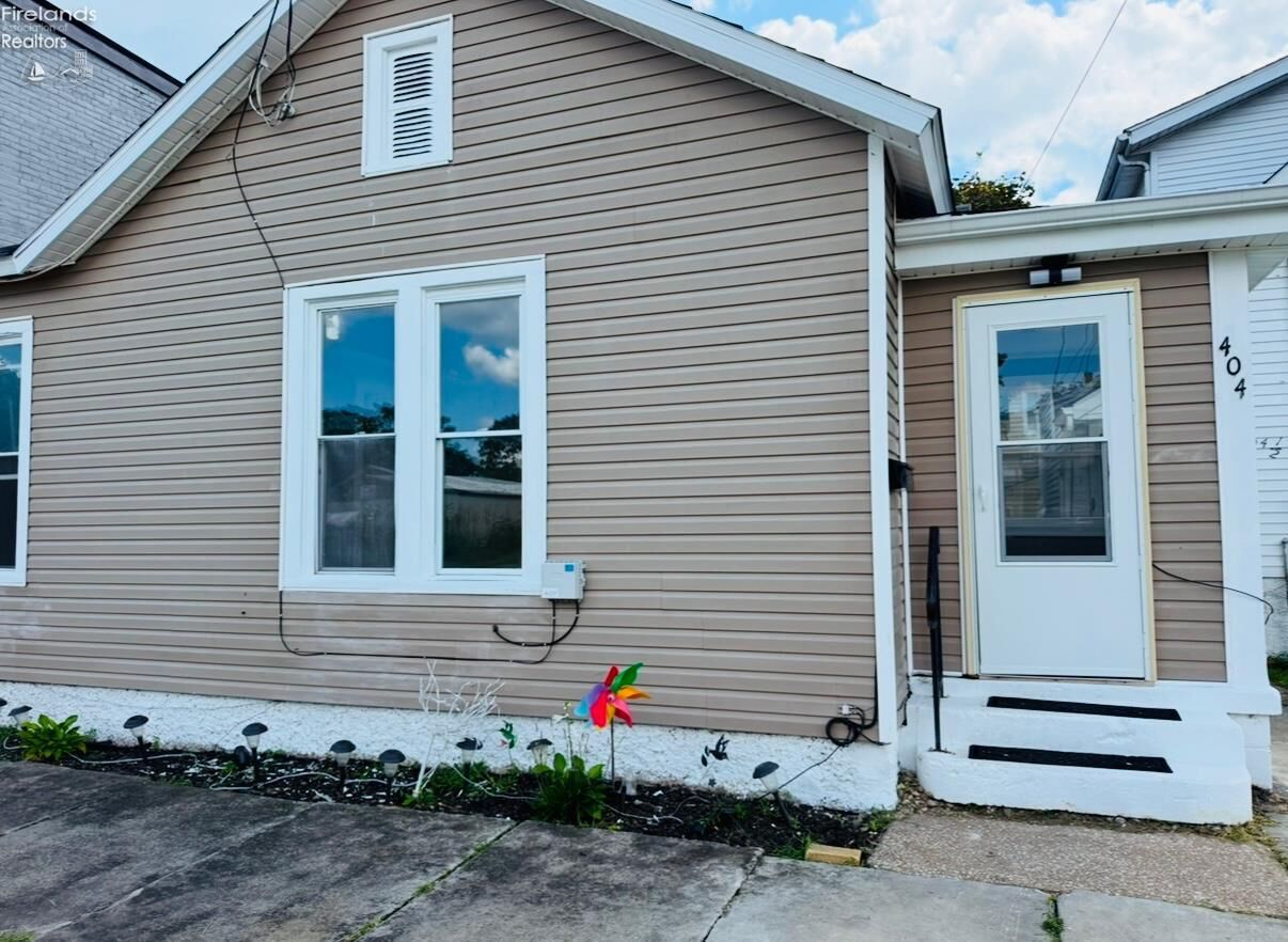 Property Photo:  404 Reese Street  OH 44870 