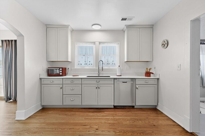 Property Photo: 2901 Commercial Street NE NM 87107