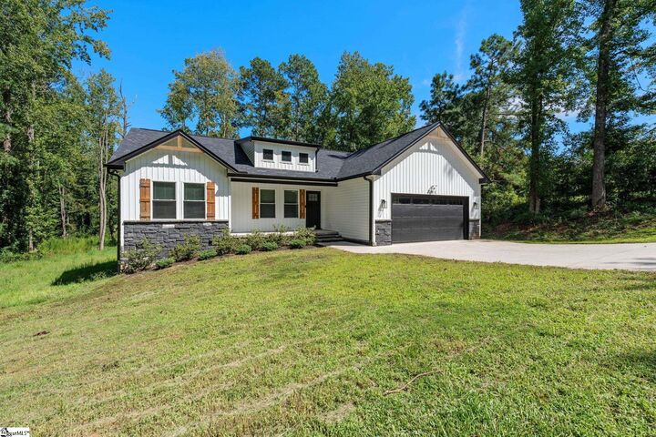 Property Photo: 701 Shamrock Lane SC 29621