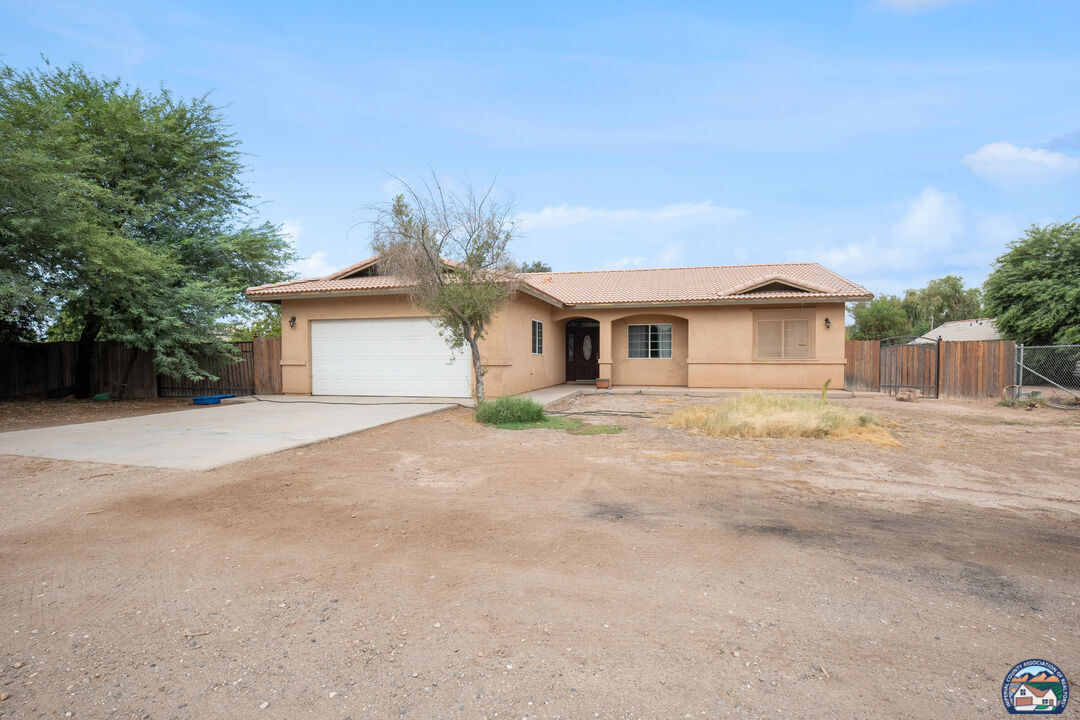 Property Photo: 1829 E Thiesen Rd CA 92250