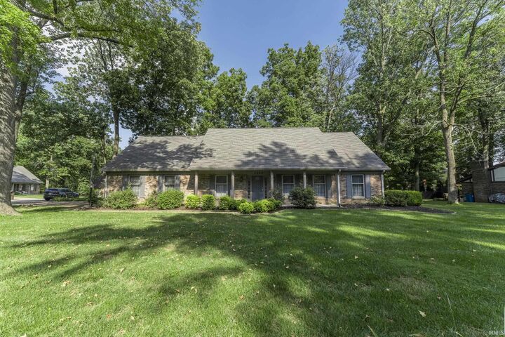 Property Photo: 4022 W Timberwood Drive IN 47630
