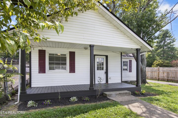 Property Photo: 1716 Beaumont Ave TN 37921