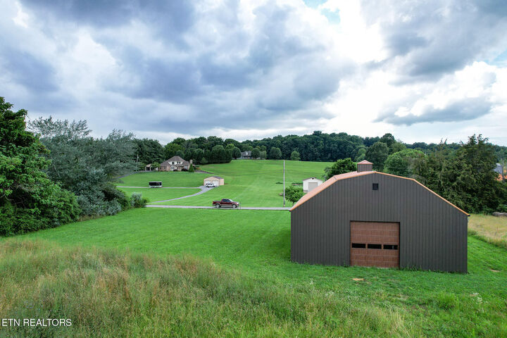 Property Photo: 945 Dashaway Rd TN 37641