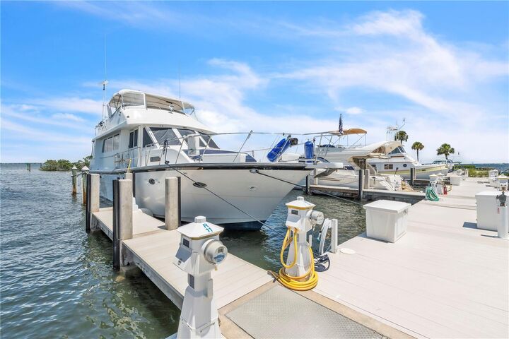 Property Photo:  2600 Harbourside Drive R9  FL 34228 