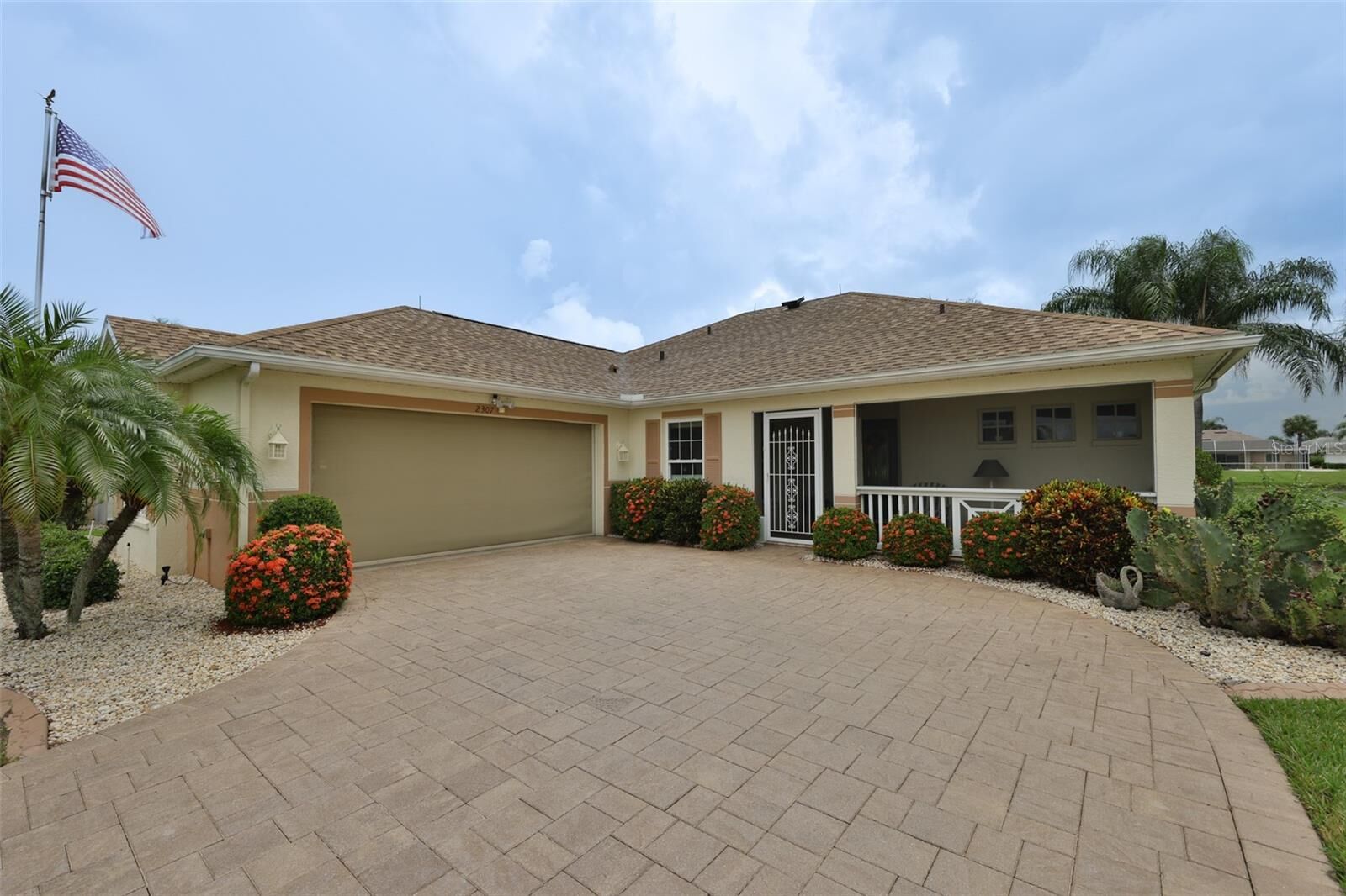 Property Photo: 2307 Emerald Lake Drive FL 33573