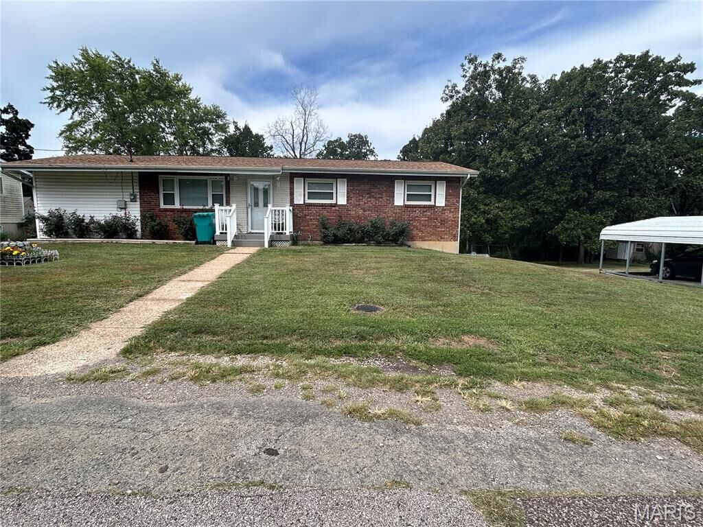 Property Photo: 641 Hawthorn Drive MO 63080