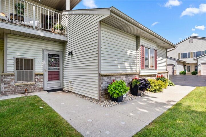 Property Photo: 927 Roseland Dr 1 WI 53040