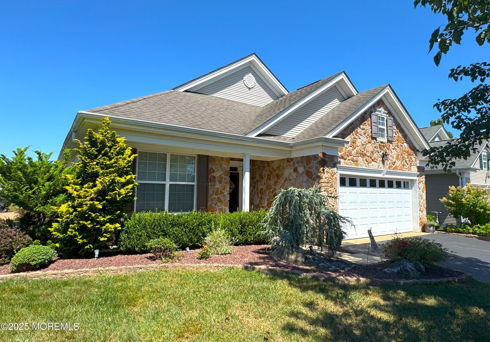 Property Photo: 7 Elmswell Court NJ 08527