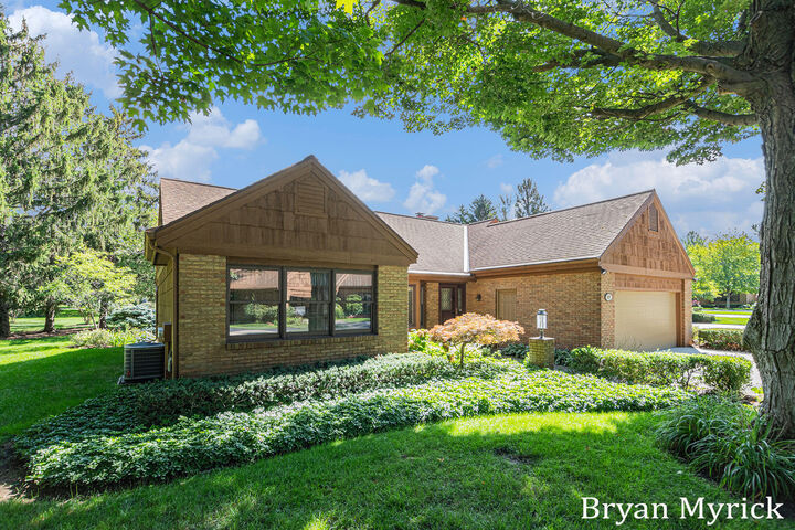 Property Photo: 305 Foxcroft Circle MI 49423