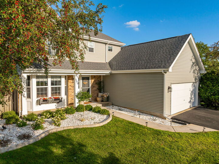 Property Photo:  500 Half Moon Court  IL 60543 