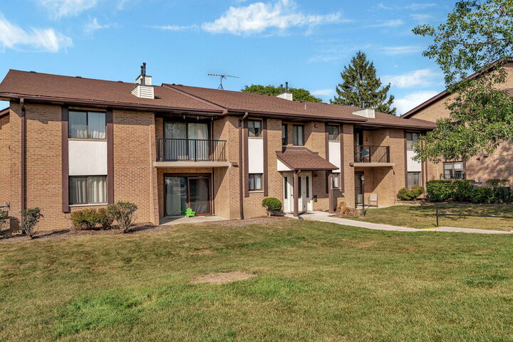 Property Photo: 2212 Wharf Drive 2102 IL 60517