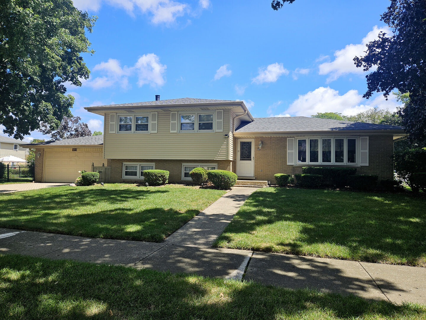 Property Photo:  962 Twilight Lane  IL 60090 