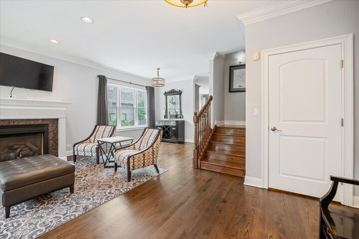 Property Photo: 2415 W Belle Plaine Avenue IL 60618