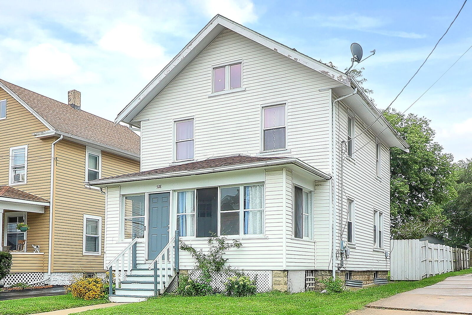 Property Photo:  528 Woodlawn Avenue  IL 60506 