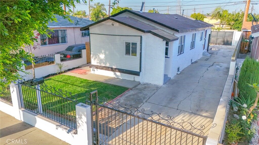 Property Photo:  9218 Hooper Avenue  CA 90002 