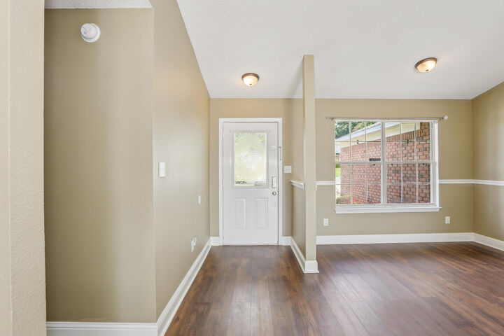 Property Photo: 5833 Pebble Ridge Drive FL 32583