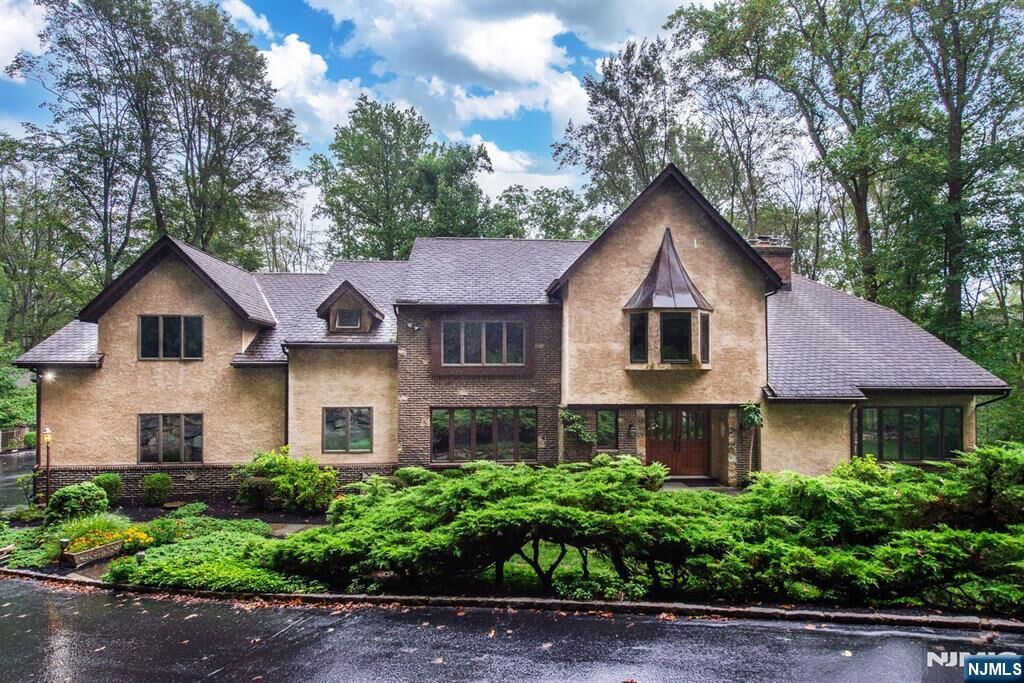 Property Photo:  133 Rippling Brook Way  NJ 07924