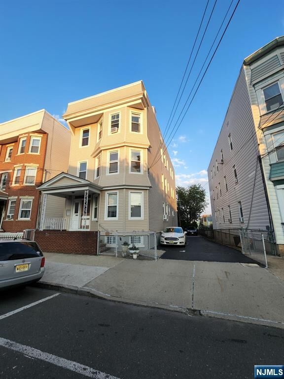 Property Photo:  180 Devon Street 2  NJ 07032 