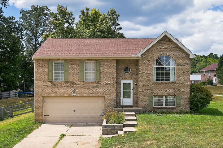 Property Photo: 2 S Bellewood Court KY 41001