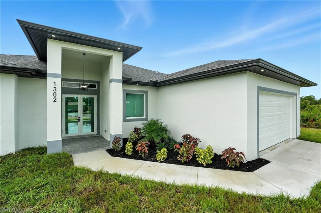 Property Photo:  1302 Plumosa Ave  FL 33972 