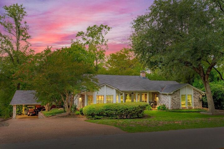 Property Photo: 214 E Hideaway Lane TX 75771