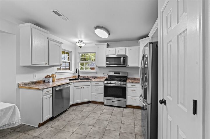 Property Photo:  2602 Seminole Street  AR 72712 