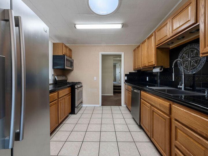 Property Photo: 2699 Lakeshore Drive OR 97601