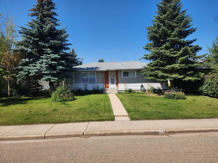 Property Photo: 3314 44A Avenue AB T4N 3J8