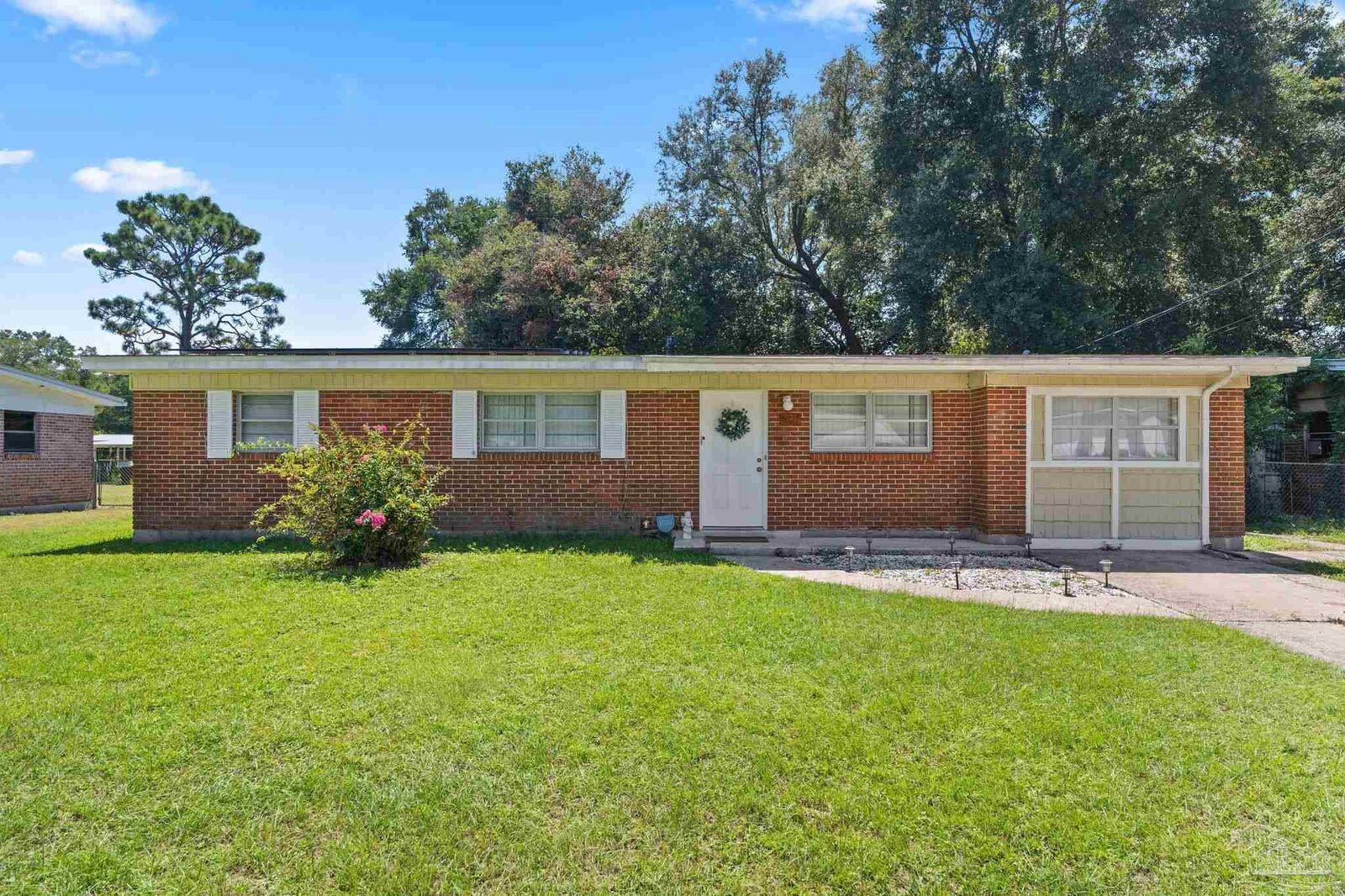 Property Photo: 6022 Syrcle Ave FL 32570