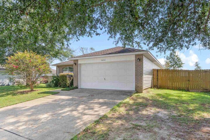 Property Photo: 7054 Tylerwood Ct FL 32570