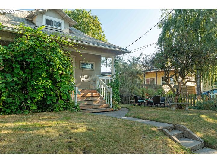 Property Photo: 3755 SE Lincoln St OR 97214