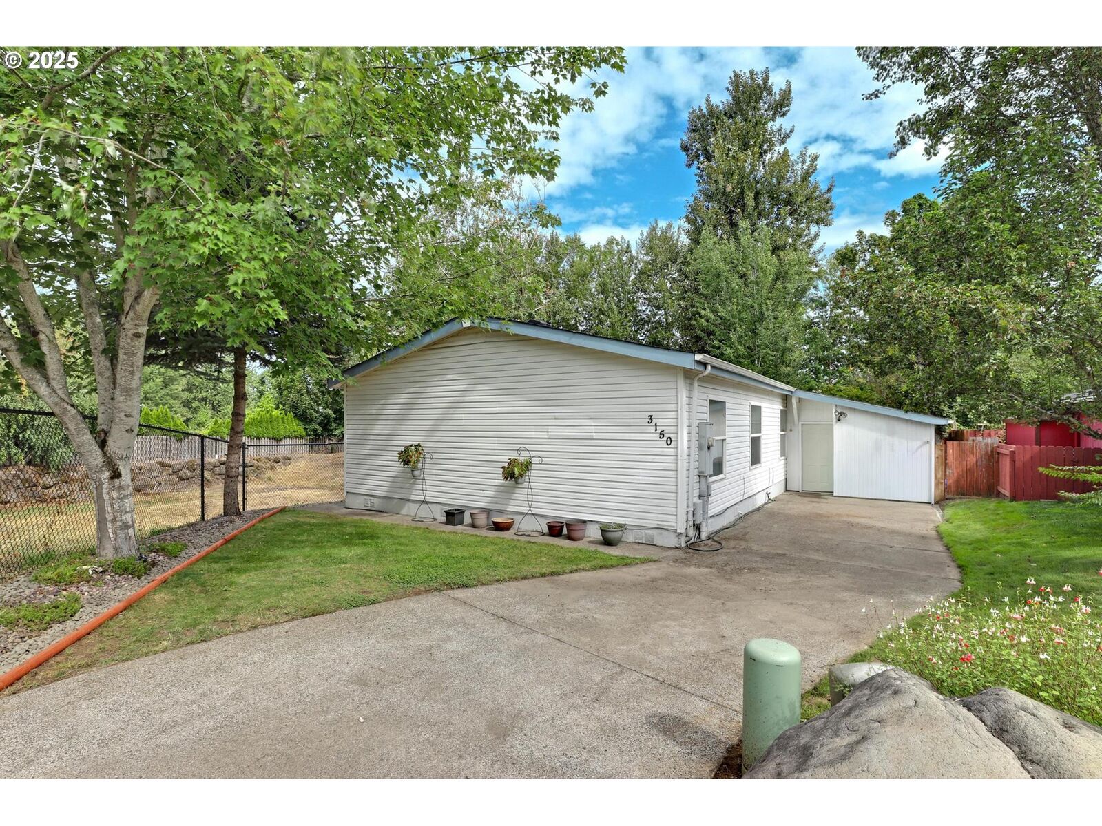 Property Photo: 3150 NE 206th Pl OR 97024