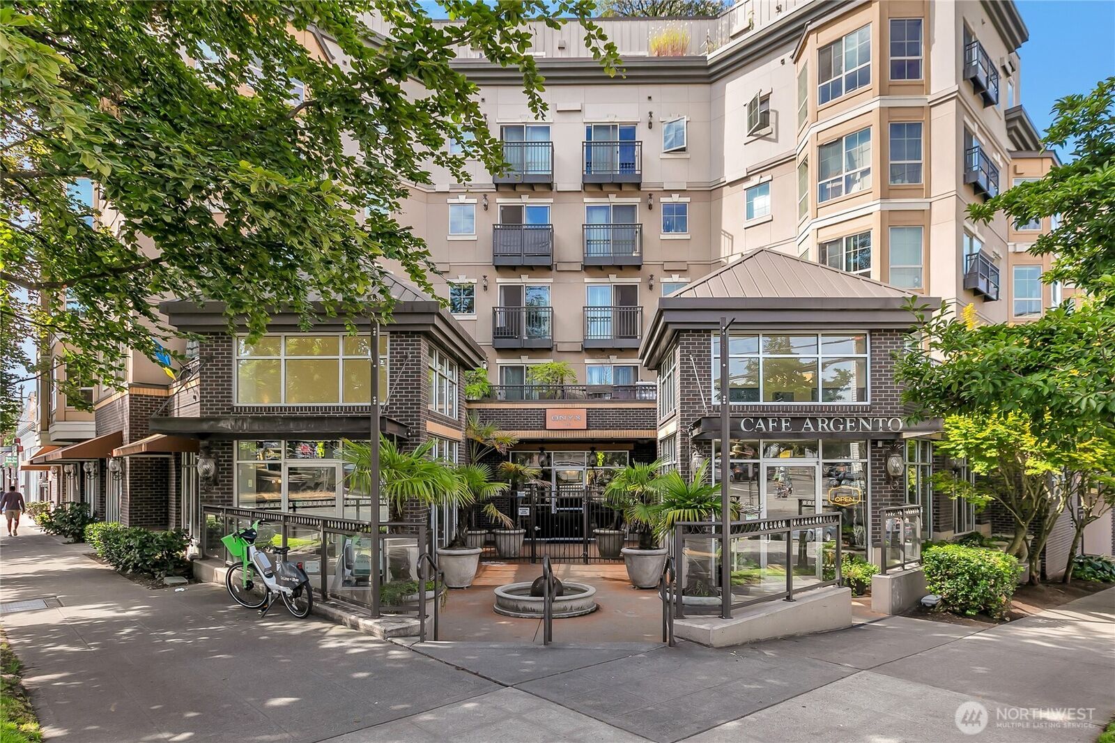 Property Photo: 1125 E Olive Street 203 WA 98122