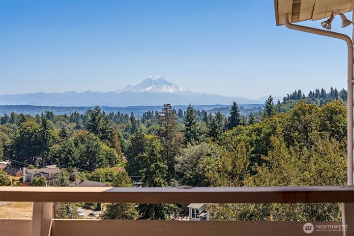 Property Photo: 4233 S 252nd Place WA 98032