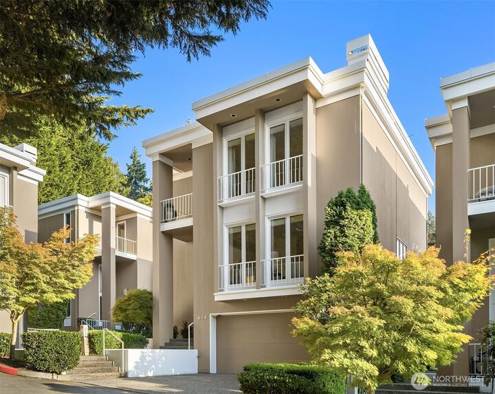 Property Photo:  614  Bellevue Way SE C1  WA 98004 