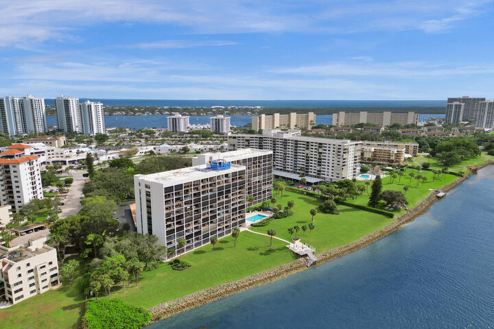 Property Photo: 356 Golfview Road 609 FL 33408
