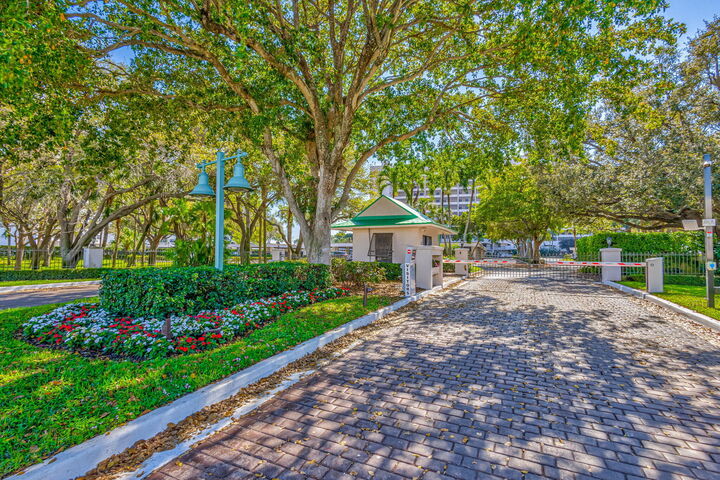 Property Photo: 356 Golfview Road 609 FL 33408