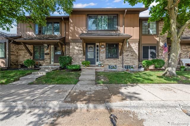 Property Photo: 2384 Cardigan Court MI 48091