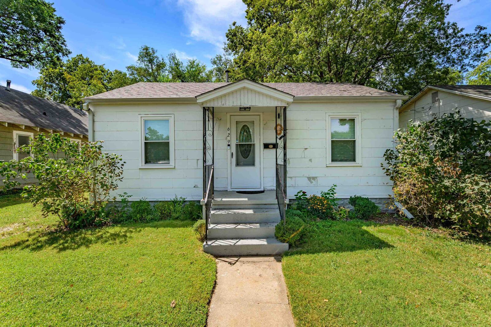 Property Photo:  629 N Summit St  KS 67042-1560 