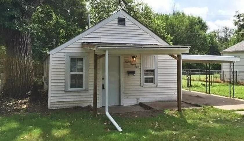 Property Photo:  1828 N Porter  KS 67203 