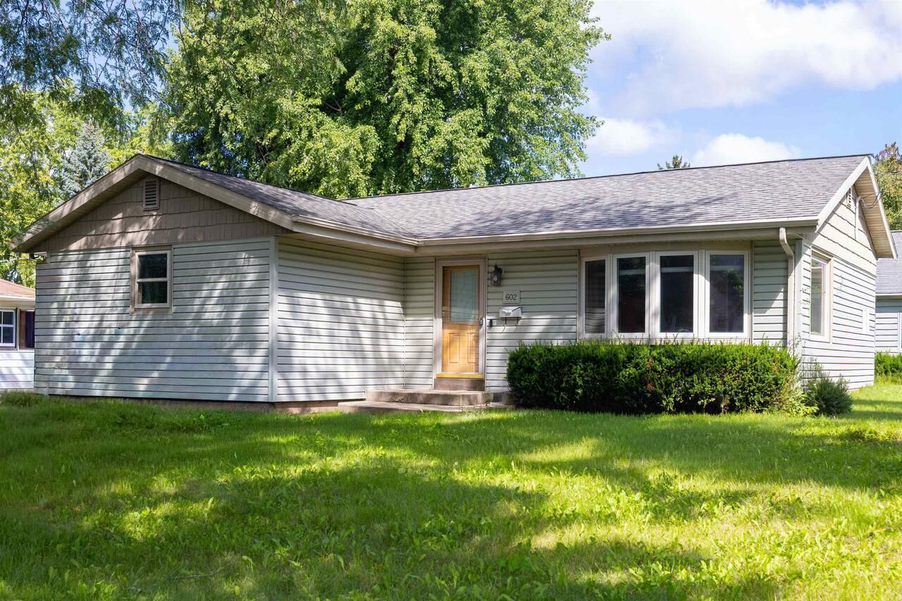 Property Photo:  602 West Cramer Street  WI 53538 