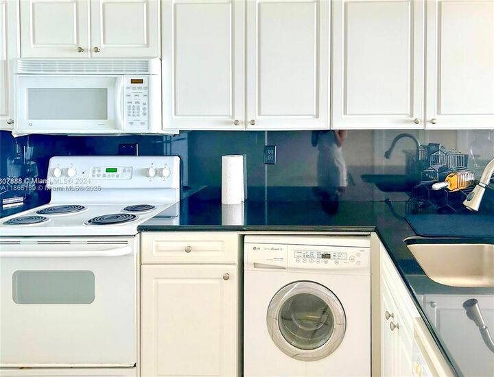 Property Photo: 2501 S Ocean Dr 424 FL 33019