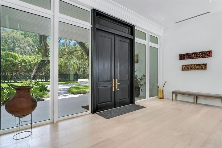 Property Photo: 5501 Snapper Creek Rd FL 33156