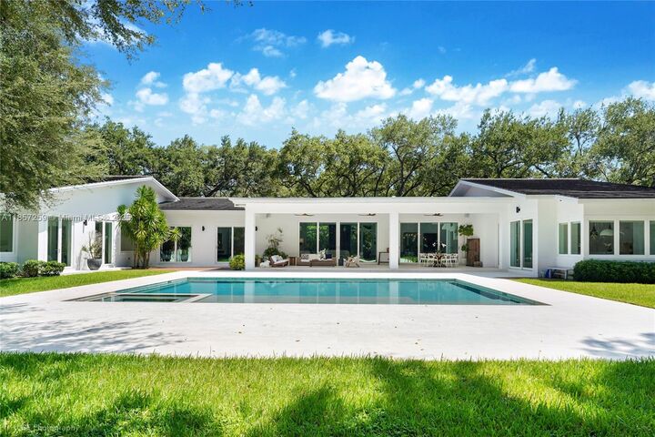 Property Photo: 5501 Snapper Creek Rd FL 33156