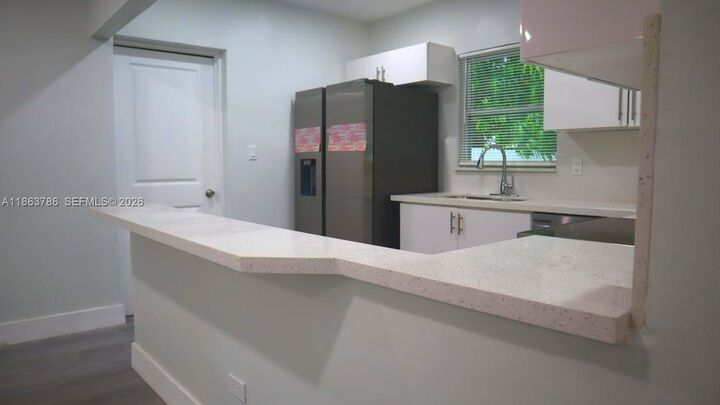 Property Photo:  2503 NW 9th St  FL 33311 