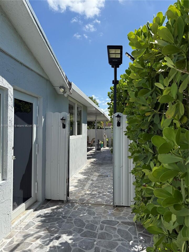 Property Photo: 6553 SW 148th Pl FL 33193