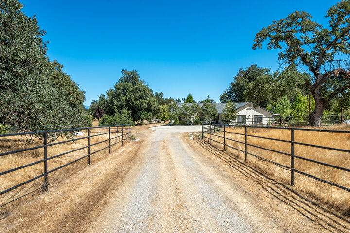 Property Photo: 8533 Maynard Road CA 96073