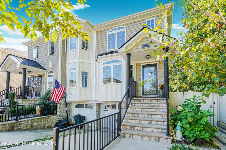 Property Photo:  119 Berkshire Lane  NY 10309 