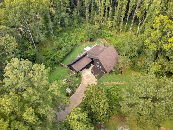 Property Photo:  3072 Bainbridge Rd  AL 35661 - MUSCLE S 